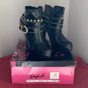 Qupid Black Heel Ankle Boots